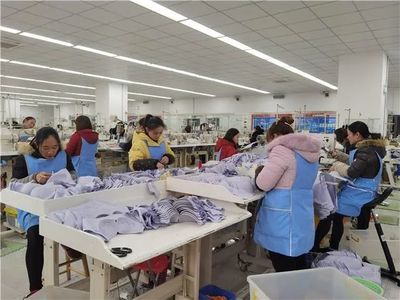 訂單激增，梁平服飾企業開足馬力忙生產